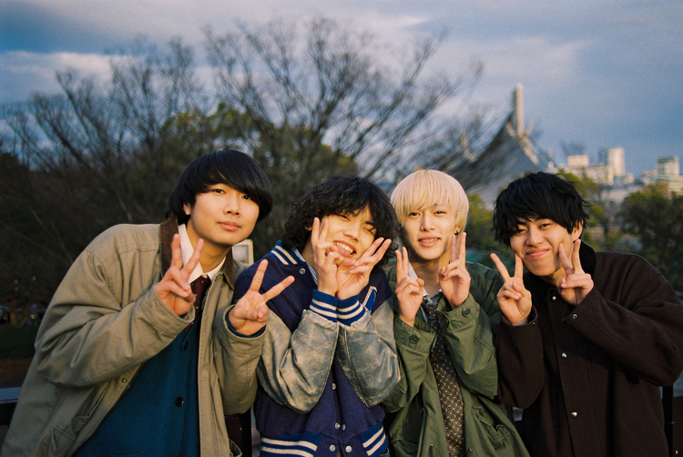 ヤングスキニーの集合写真